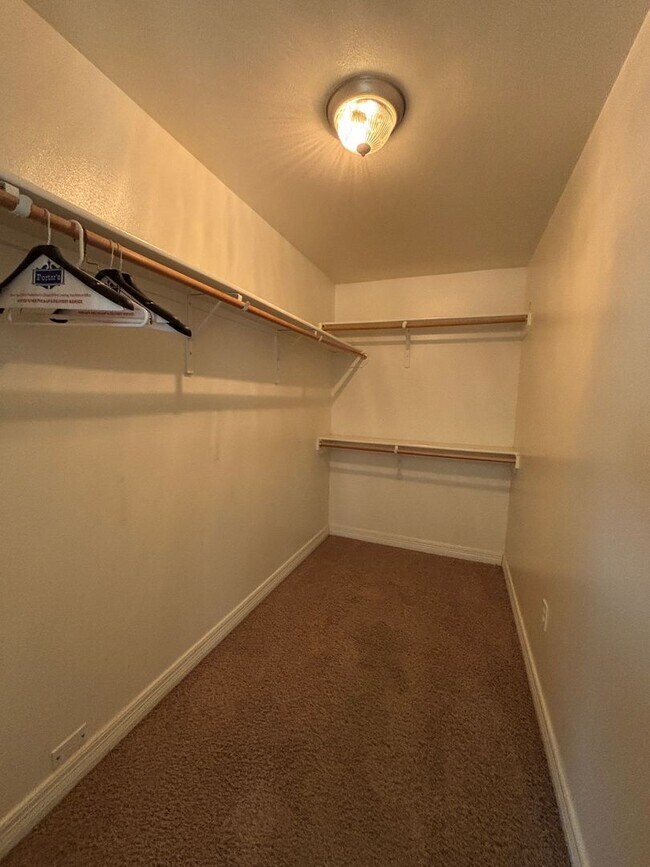 Building Photo - 4 BEDROOM WITH BONUS ROOM IN LEGACY SUBDIVISION