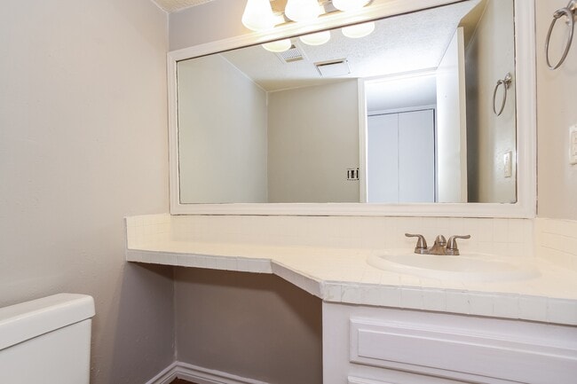 Building Photo - 4486 W Cypress Villas Dr
