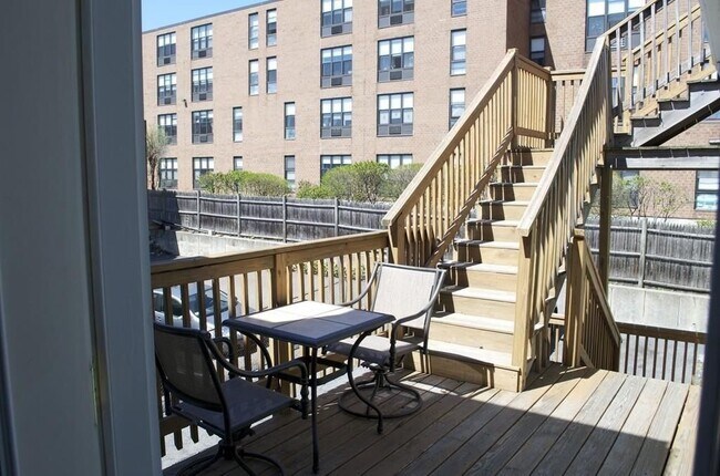 Building Photo - 11 Parker St