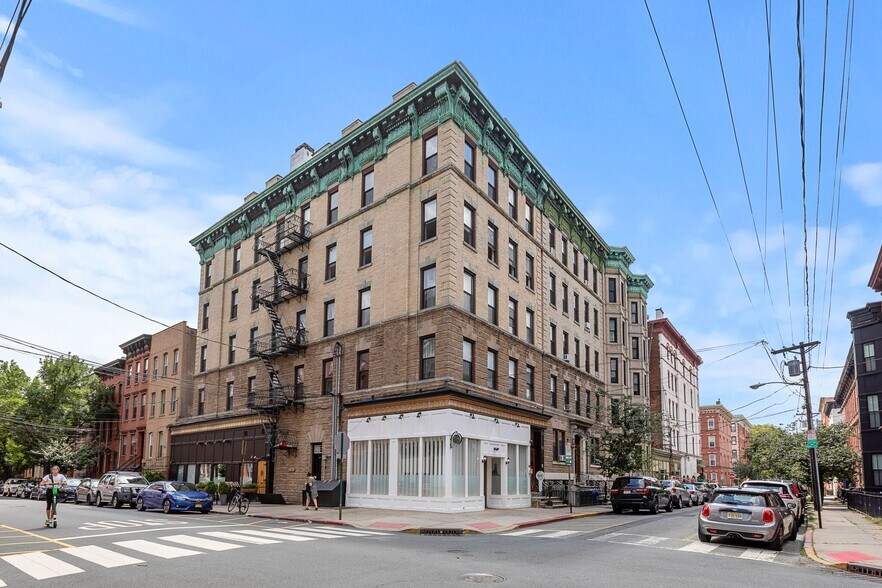 Building Photo - 251 10th St