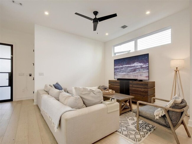 Building Photo - 1411 Cometa St