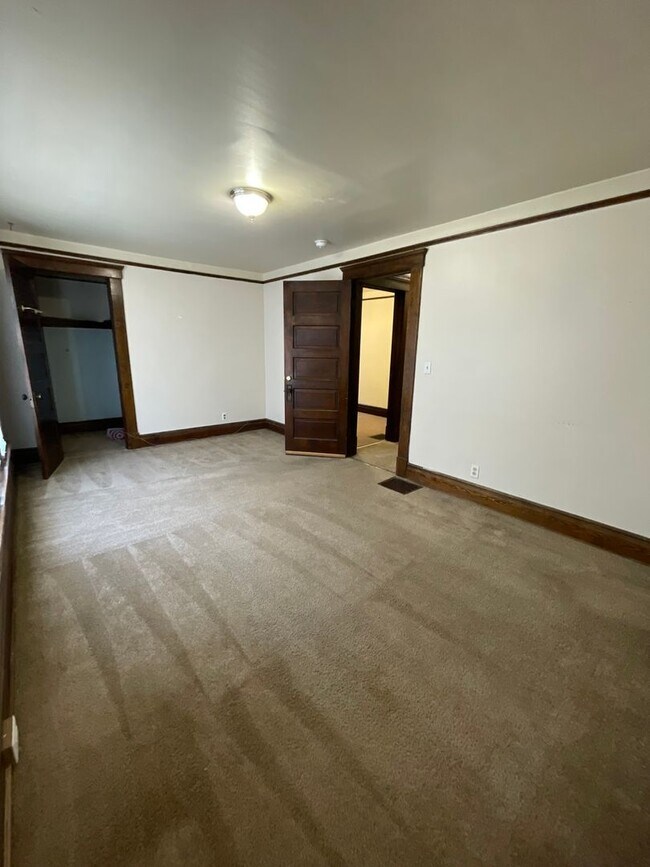 Building Photo - 410 E William St