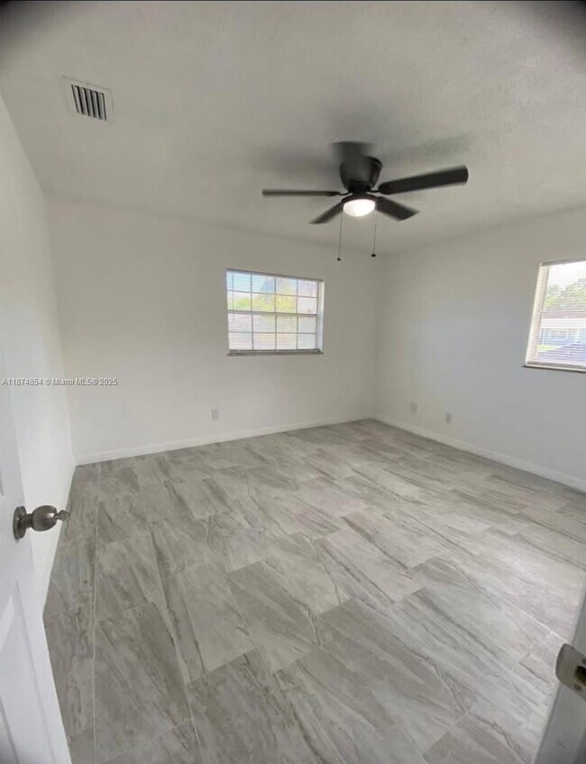 Building Photo - 2707 Essex Ct