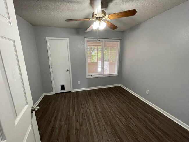 Building Photo - 129 Troy Ave