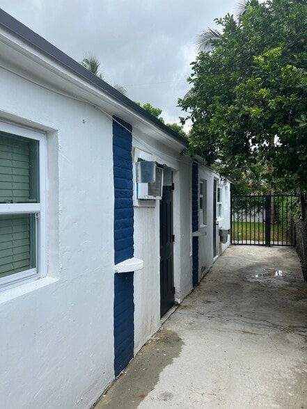 Building Photo - 323 NW 108th St