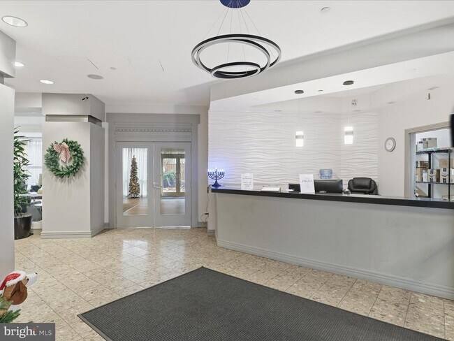 Building Photo - 880 N Pollard St