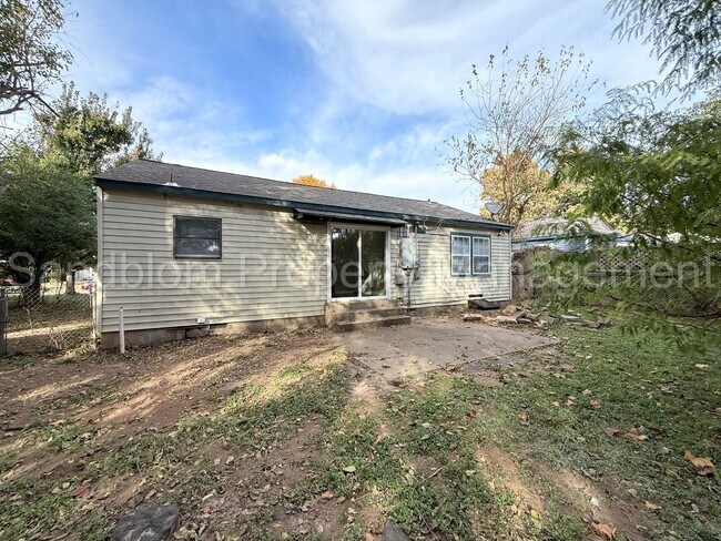 Building Photo - For Lease | Tulsa | Available Now!