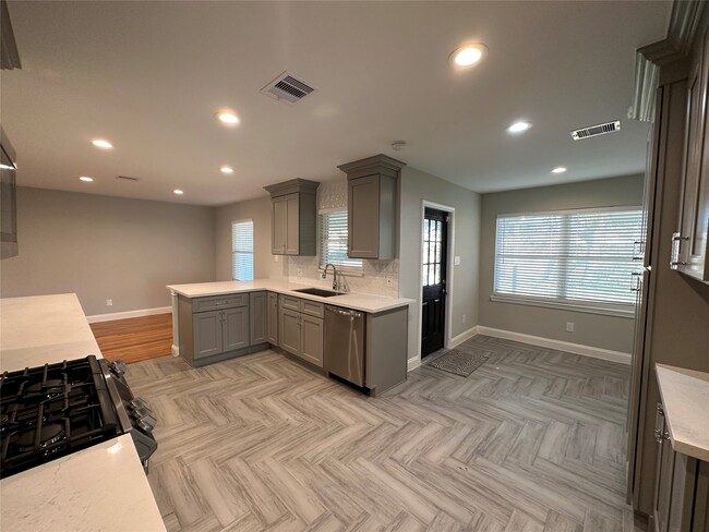 Building Photo - 1701 Buchanan St