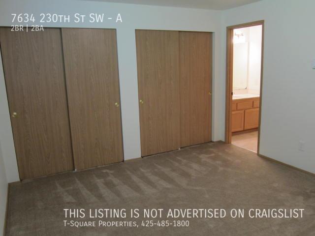 Building Photo - Townhouse unit 2 br. 1.5 bath with one car...