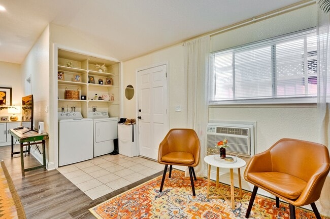 Building Photo - ADU One Bedroom Unit Available with Privat...