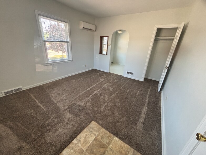 Building Photo - 142 N Riverview Dr