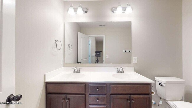 Building Photo - 215 Purple Martin Dr