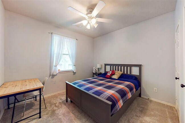 Building Photo - 127 S Abram Cir