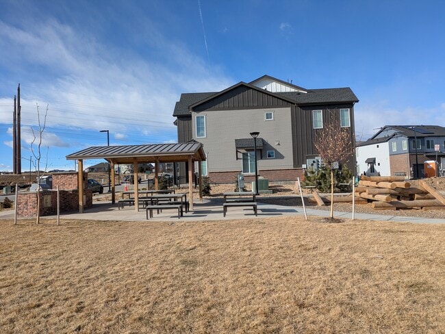 Building Photo - 450 Millwall Cir