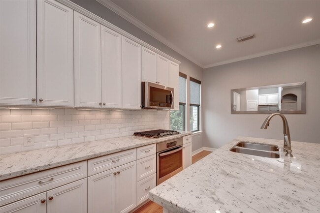 Building Photo - 1708 Utah St