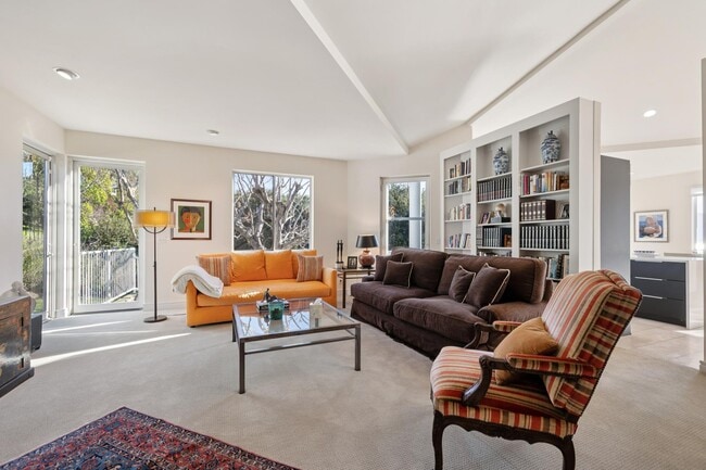 Building Photo - 20 Gilmartin Dr