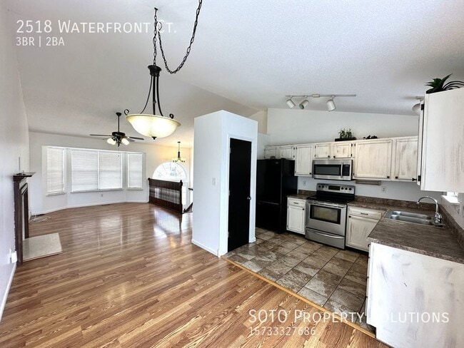 Building Photo - Lovely  3 bedroom, 2 bathroom home located...