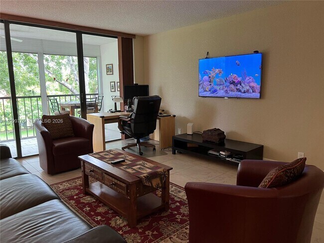 Building Photo - 16500 Golf Club Rd