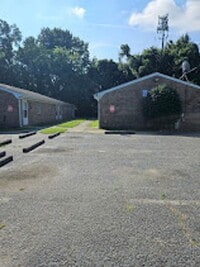 Building Photo - Quiet One Bedroom Apartment off Rodman Ave