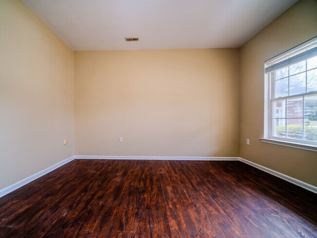 Building Photo - 7020 Somerset Springs