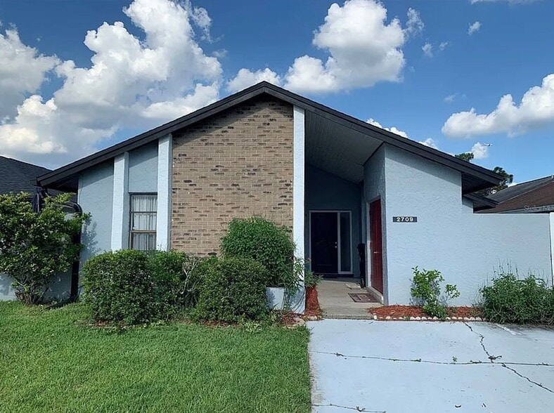 Primary Photo - 2709 Shadybranch Dr