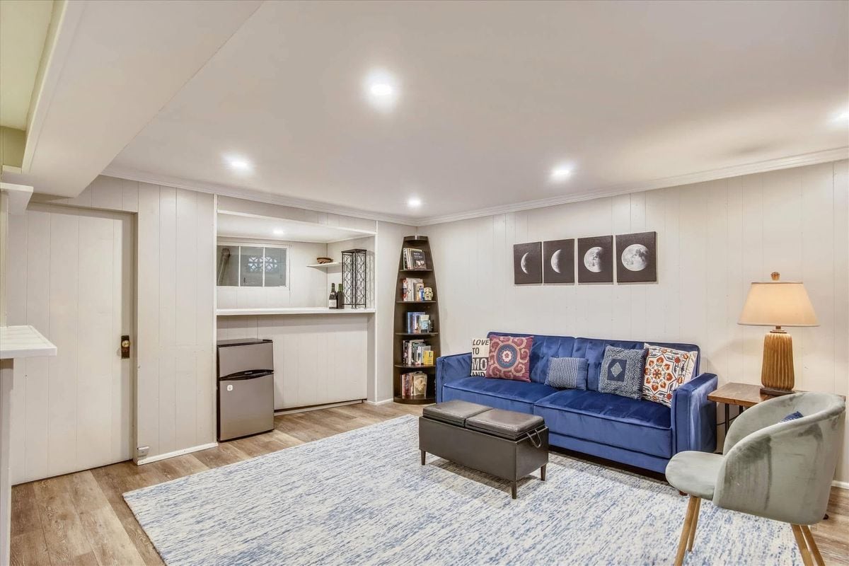 Building Photo - 1334 Downing St NE