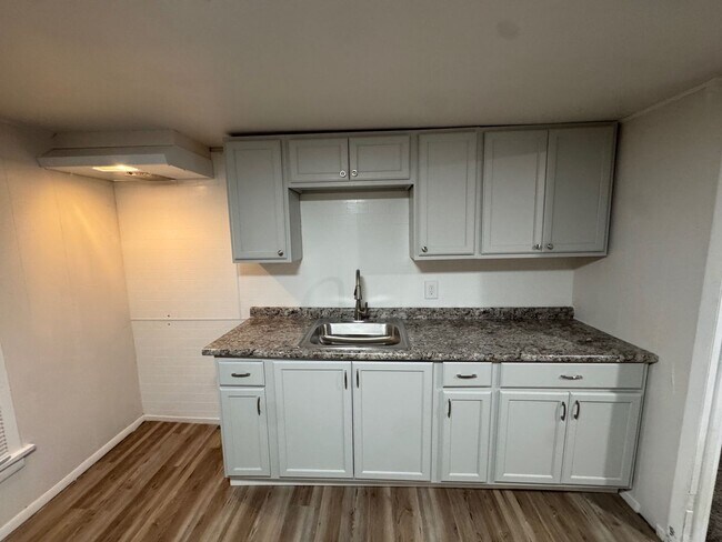 Building Photo - 3526 E 151st St