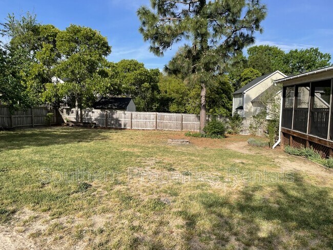 Building Photo - 346 Cresthaven Dr