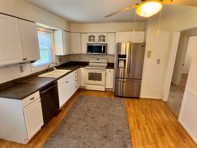 Building Photo - Beautiful House in Tates Creek! 4 BR, 2.5 ...