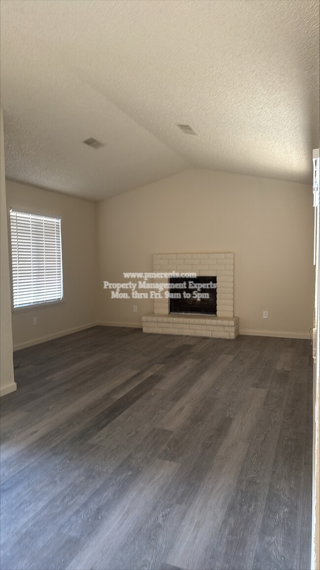 Building Photo - 3016 Snowberry Ln