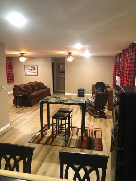 Building Photo - 514 Laurel Ave