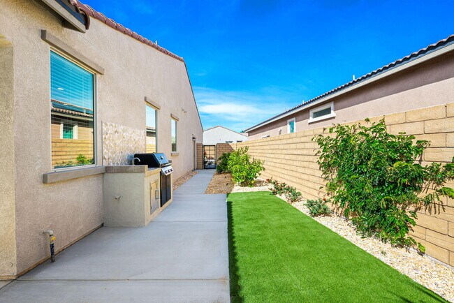 Building Photo - 78879 Fortuna Pl