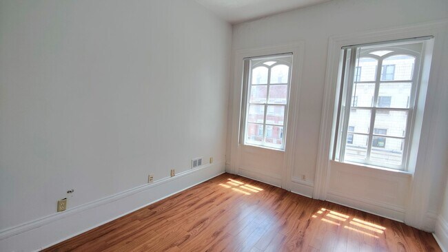Building Photo - 1705 E Carson St