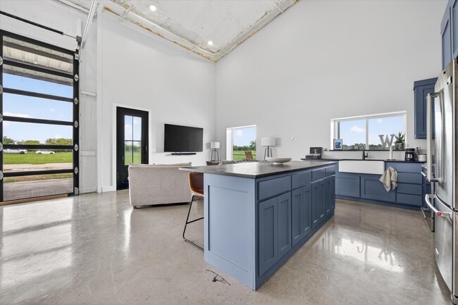 Building Photo - 9082 Wolf Run