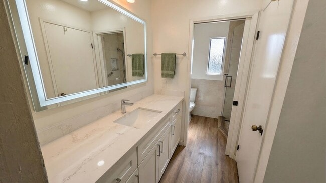 Building Photo - Modern Alameda Townhouse with Resort Style Amenities