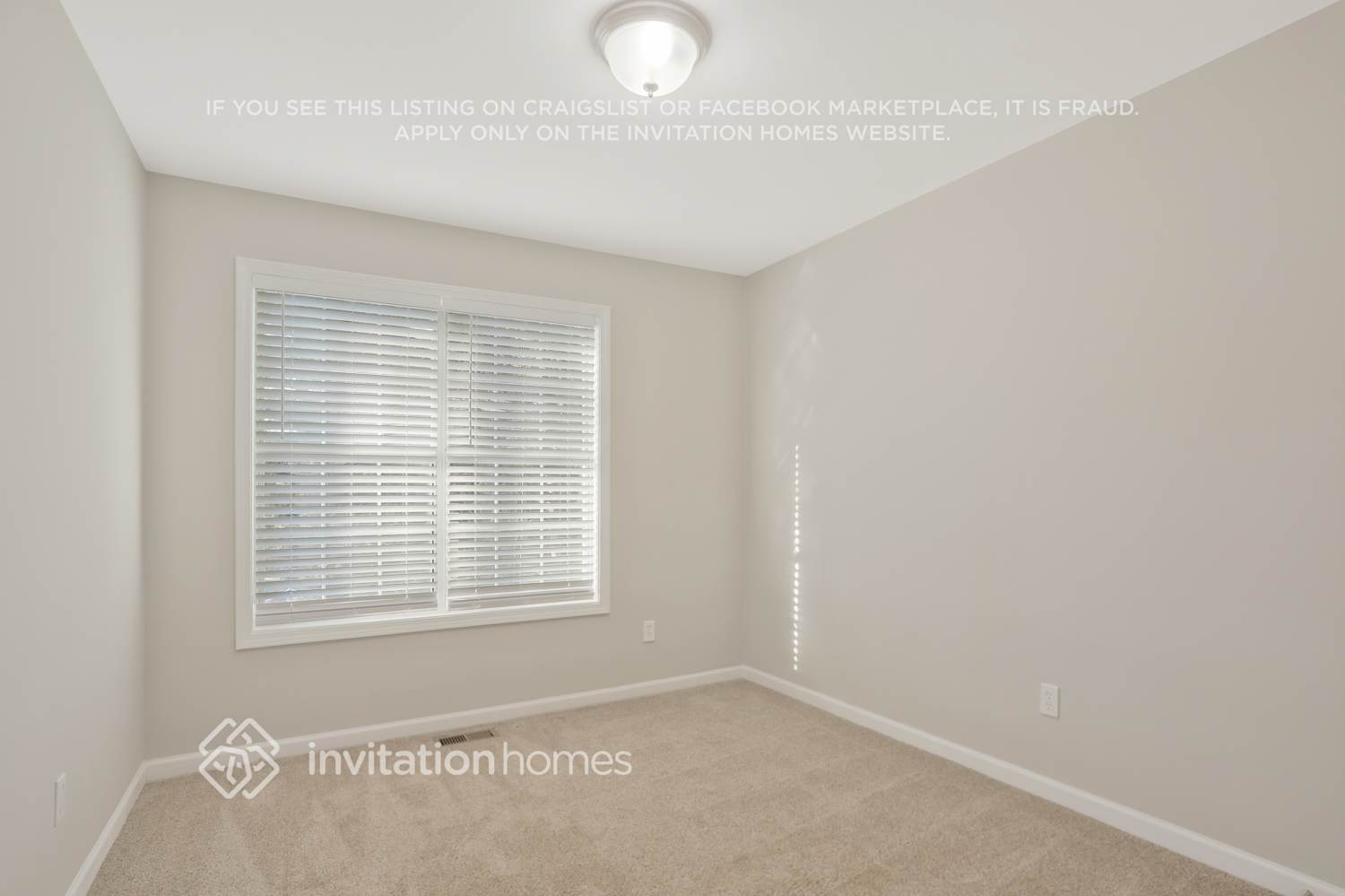 Building Photo - 3335 Catalina Dr