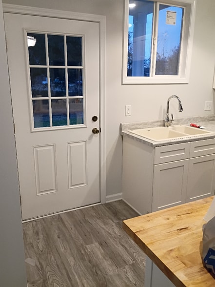 Building Photo - 121 Rose Lk Dr