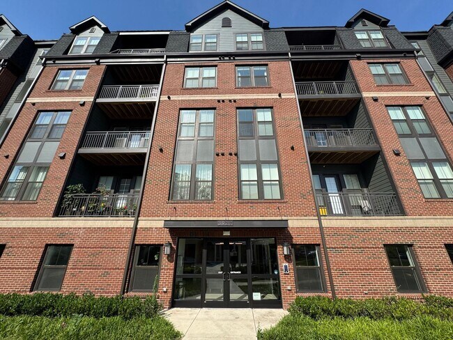 Primary Photo - Stylish 2 Bed 2 Bath Condo With Den & Balc...