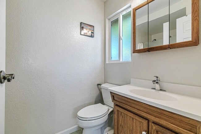 Building Photo - 2136 Ventura Pl