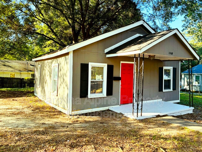 Building Photo - 1508 W Walnut Ave