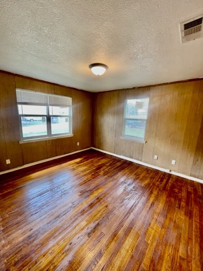 Building Photo - 2605 Speight Ave