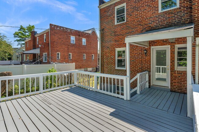 Building Photo - PENDING - Newly Renovated 3 Bedroom 2 Bathroom in