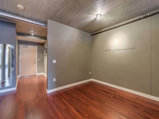 Building Photo - Charming 1 bedroom  1 bath Condo in Portland's Downtown Goose Hollow Neighborhood, with Utilities...