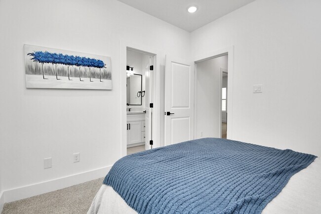 Building Photo - 4804 Elysian St