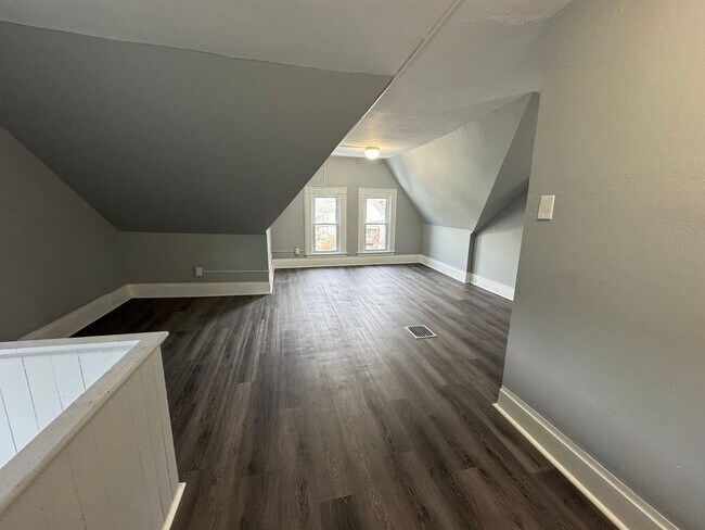Building Photo - Renovated 3/1 Duplex In The Heart Of Pitcairn!! Available Now!