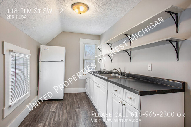 Building Photo - Available Now | Cute 2 Bedroom, 1 Bath Upp...