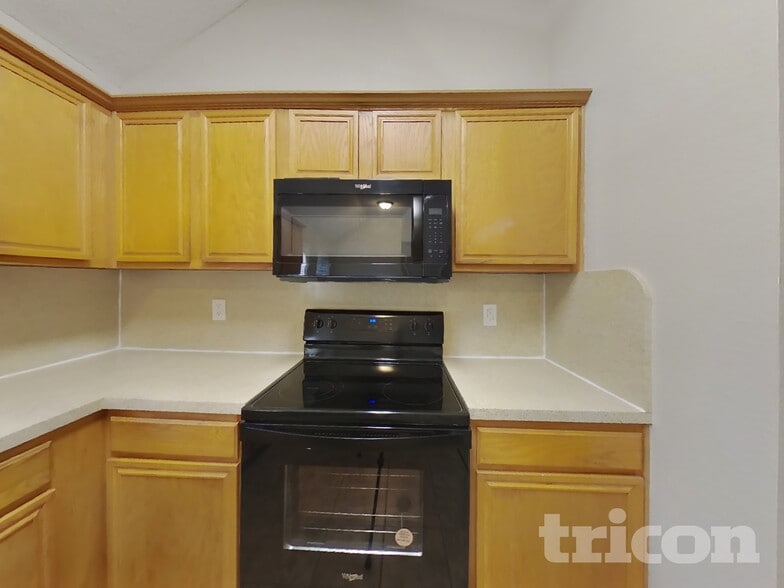 Building Photo - 409 Roan Ln