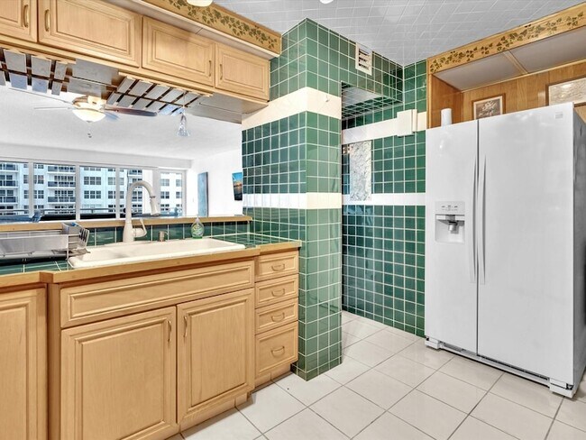 Building Photo - 3430 Galt Ocean Dr