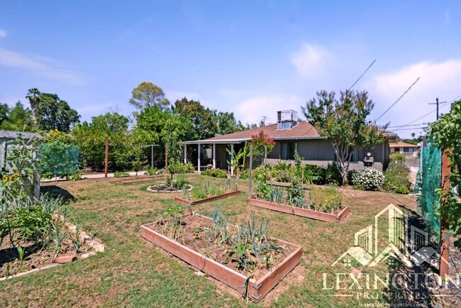 Building Photo - Beautiful, 3BD/2BA, Home available in Sacramento off Madison Ave. and Auburn Blvd.