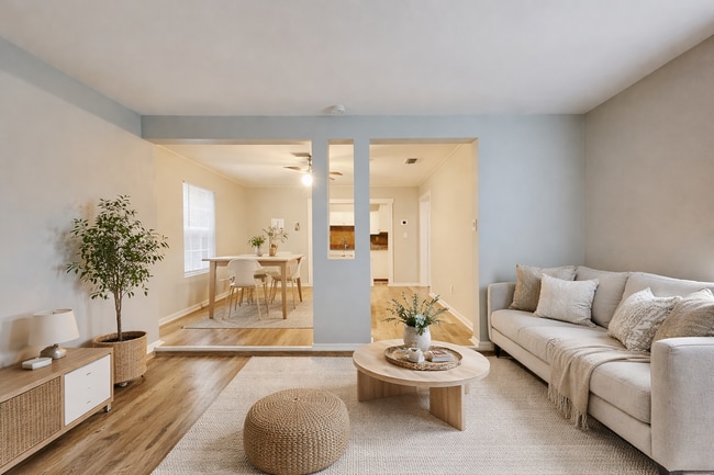 Building Photo - Charming 3 Bed Home with Fenced Yard in Tampa, FL